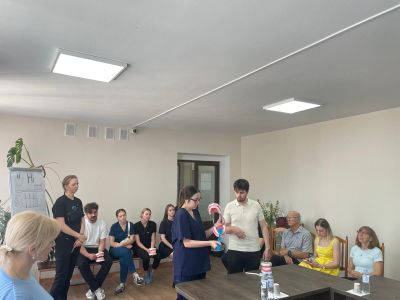 medici și studenți de la Școala Dentară Adams din Carolina de Nord